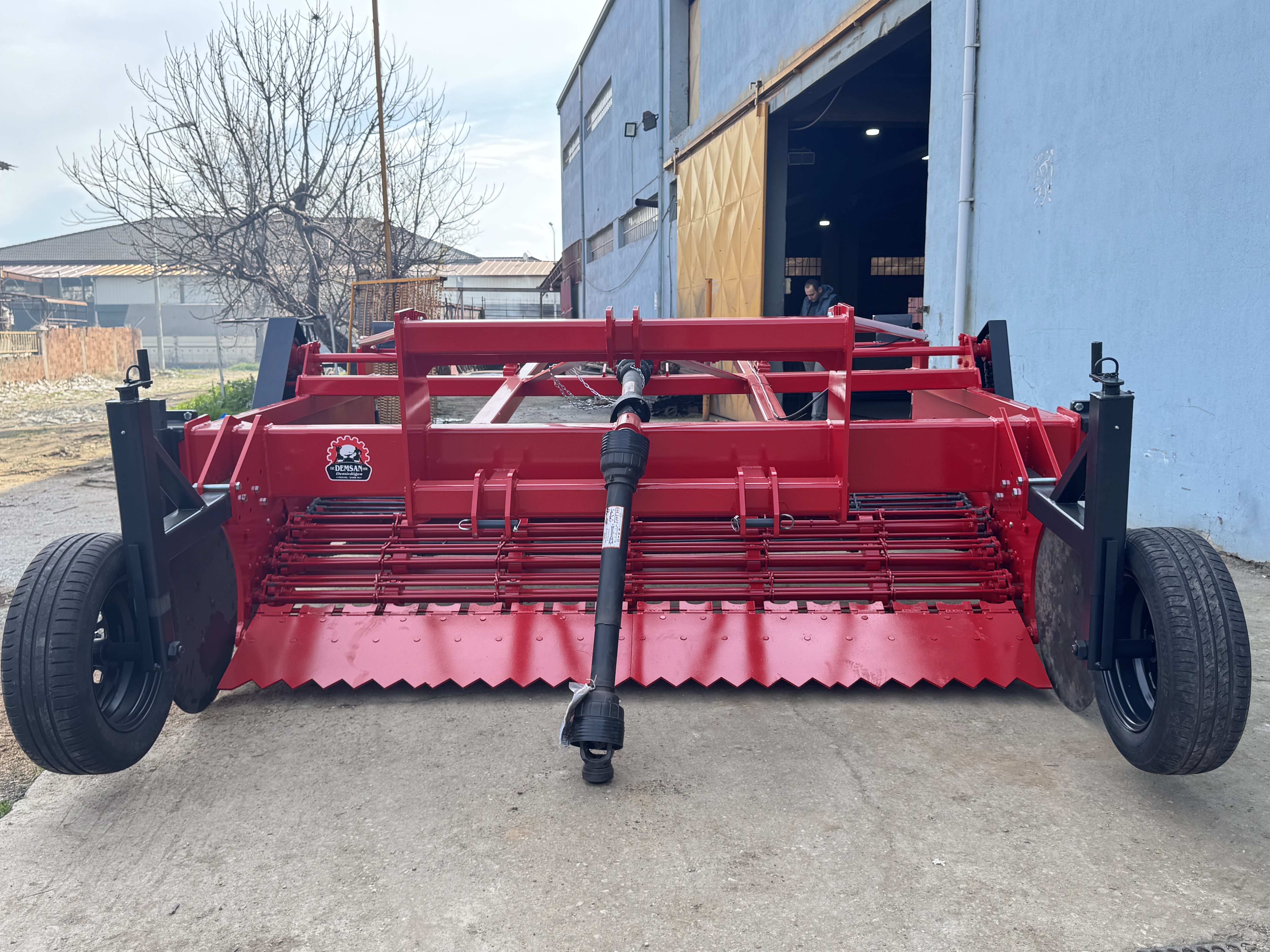 PS4 Dört Sıralı Merdaneli Paletli Patates Söküm Makinası