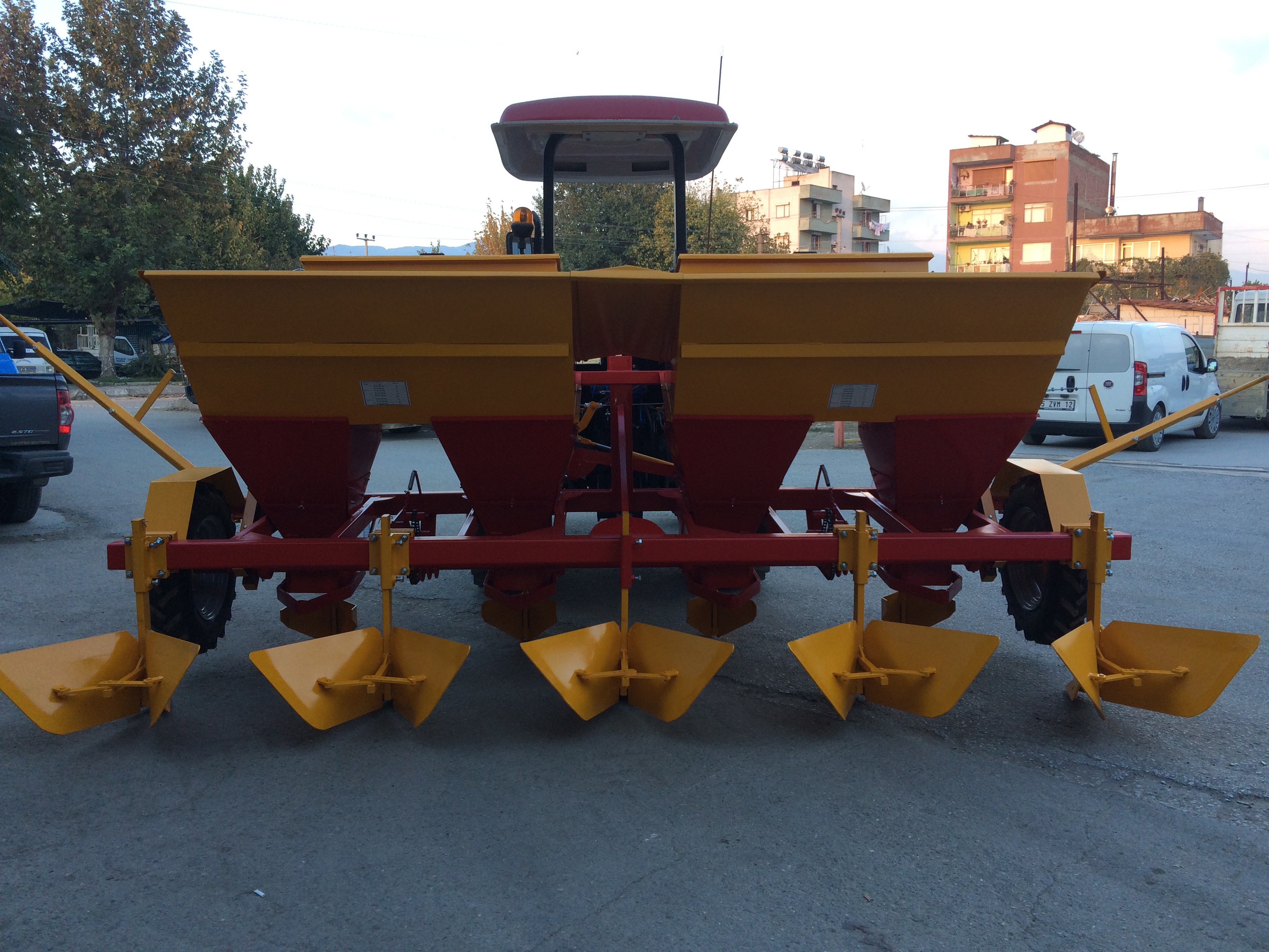 PD4 Otomatik Dört Sıralı Patates Dikim Makinası