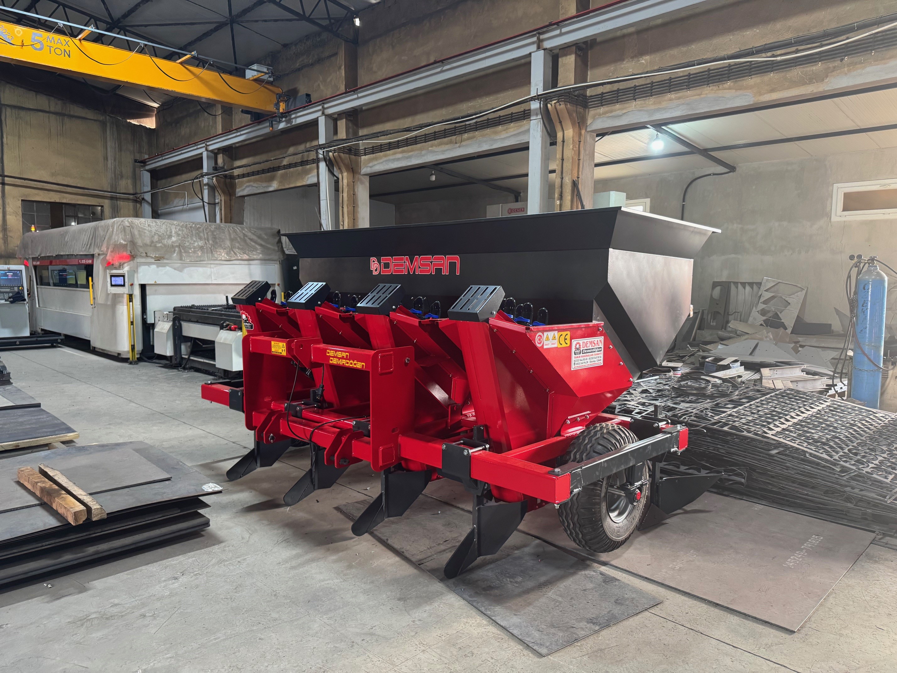 PD4 Süper Otomatik Dört Sıralı Patates Dikim Makinası