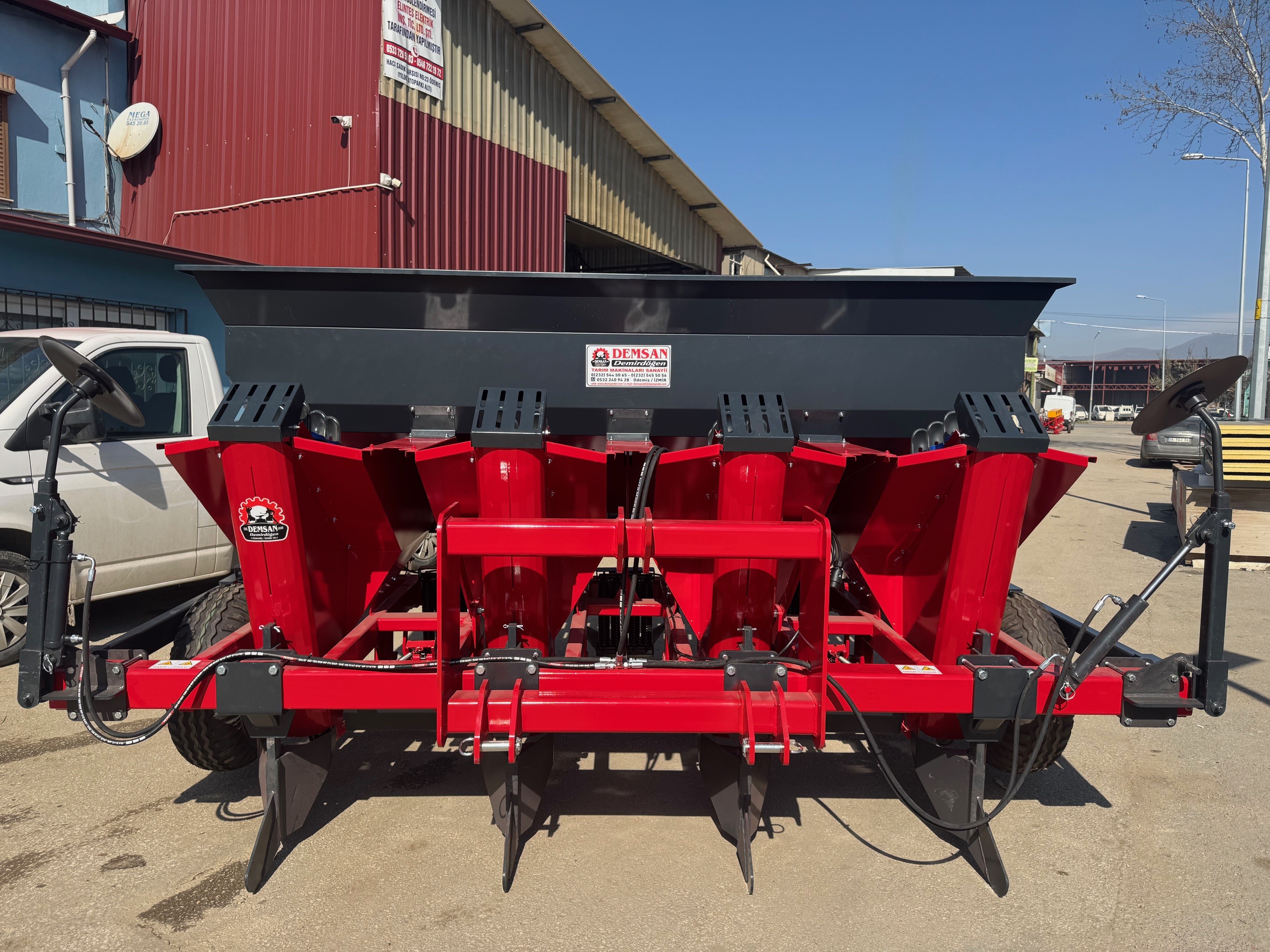 PD4 Süper Otomatik Dört Sıralı Patates Dikim Makinası