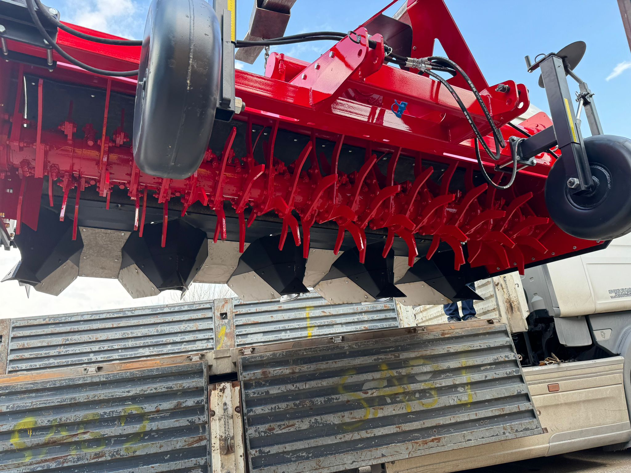 TH4 Dört Sıralı Toprak Hazırlama ve Sırt Yapıcı Makinası