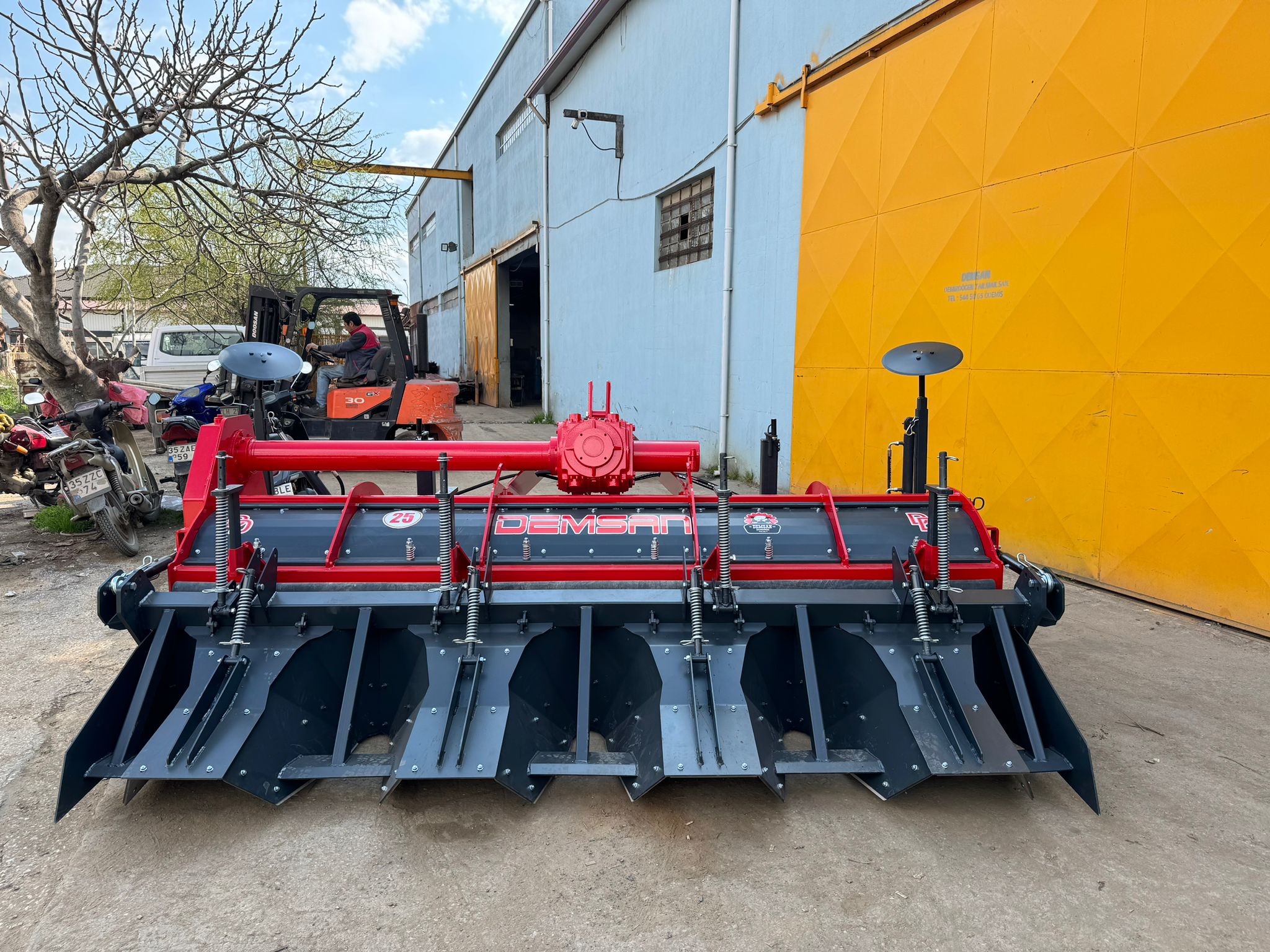 TH4 Dört Sıralı Toprak Hazırlama ve Sırt Yapıcı Makinası