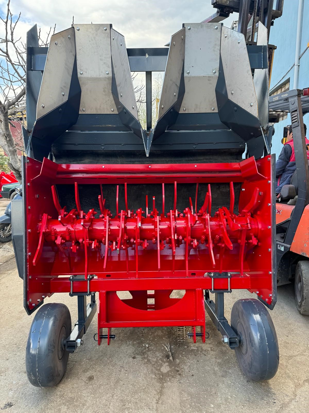 TH2 İki Sıralı Toprak Hazırlama ve Sırt Yapıcı Makinası